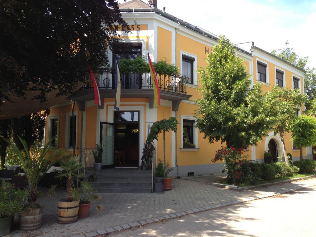 Gasthof-Pension Weisz-Artner Frauenkirchen Exterior foto